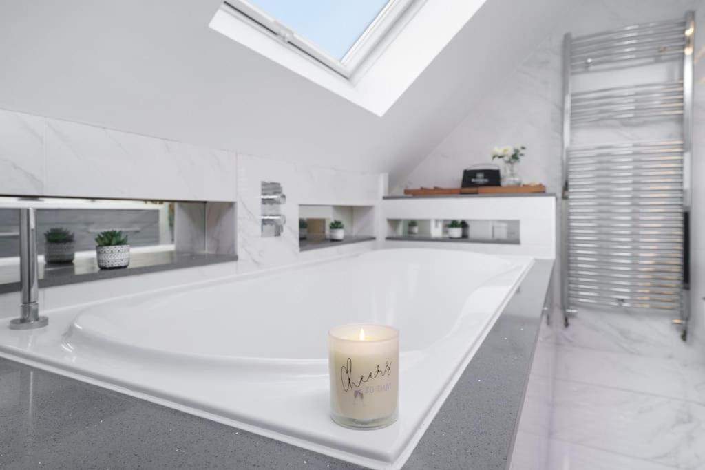Beautiful 4 Bed Immaculate Condition Refurbished Property Romford Extérieur photo